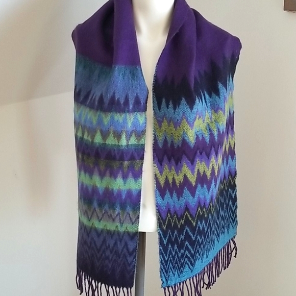 Softer Than Cashmere? D&Y Aztec tribal desig Scarf - Picture 3 of 12